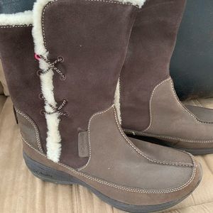 Columbia suede fur top water resistant boots